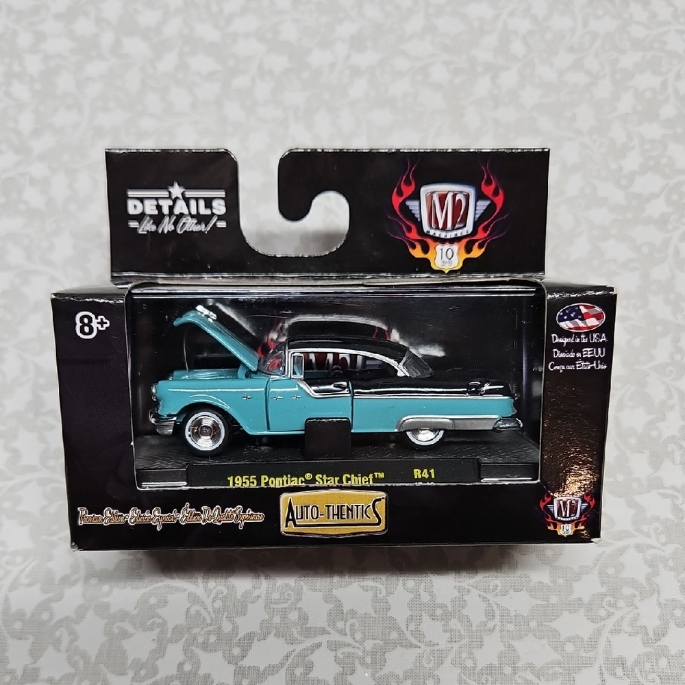 M2 Machines 1955 Pontiac Star Chief Premium Die-cast Car R41 17-16